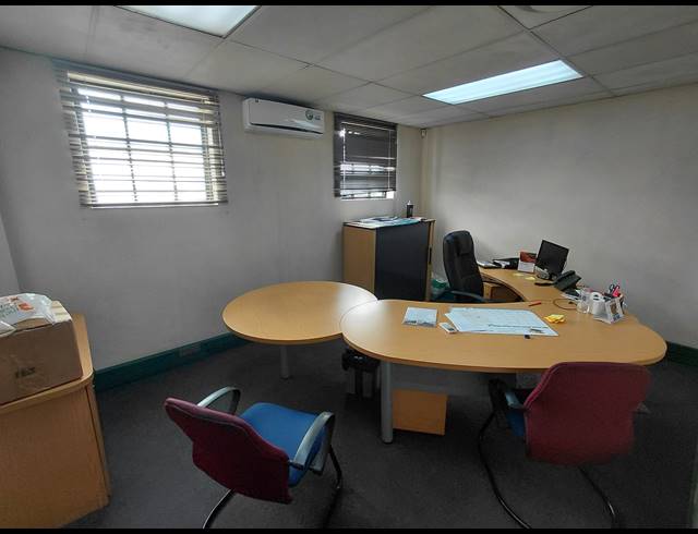 240M² OFFICE TO LET IN HALFWAY HOUSE
